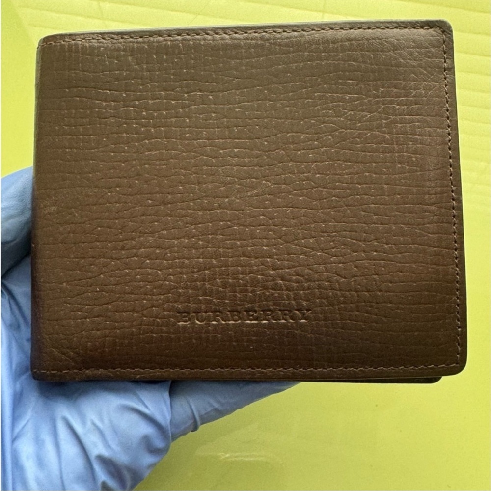 Burberry Bifold wallet VGUC EUC
